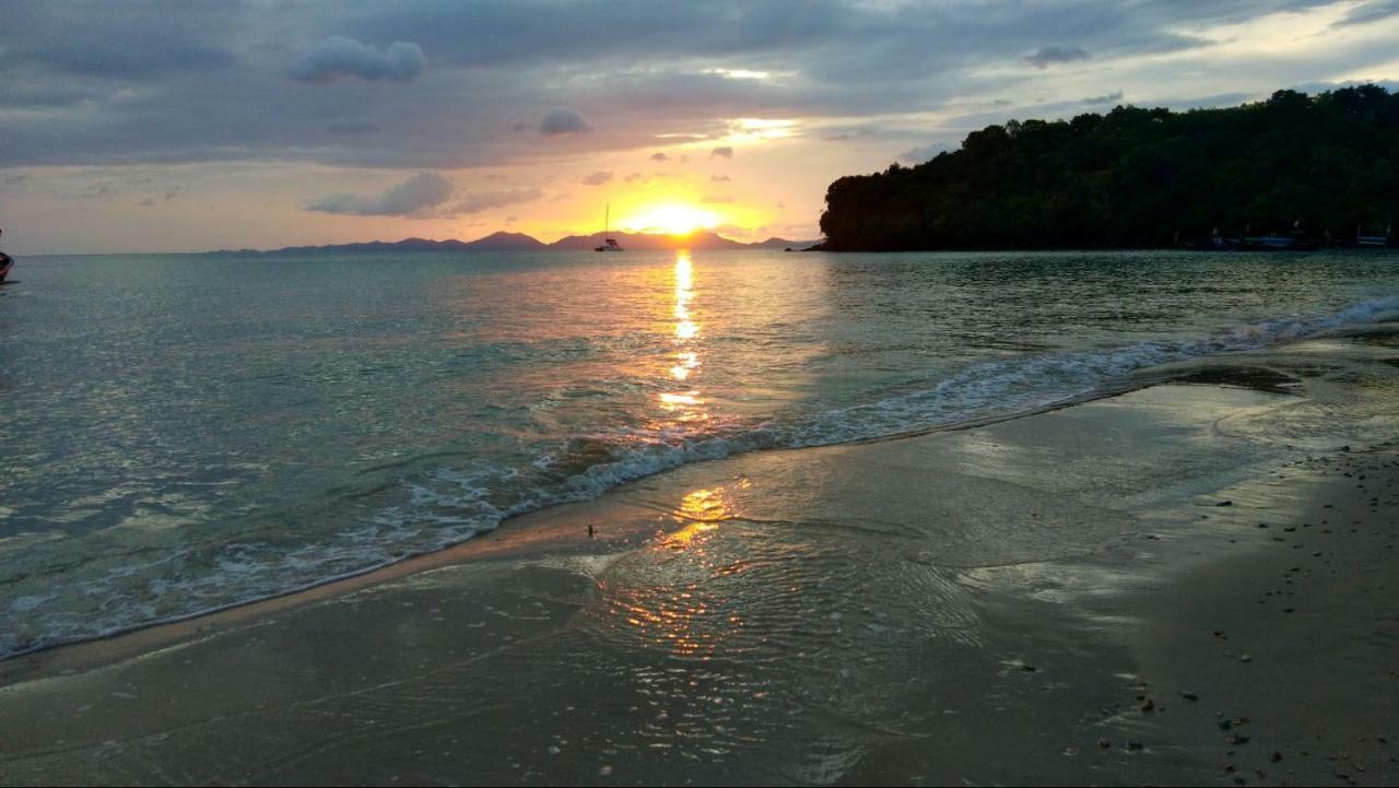 The Beach At Klong Muang Exteriér fotografie